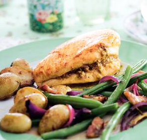 Gebakken kalkoenfilet met paprika en bonen